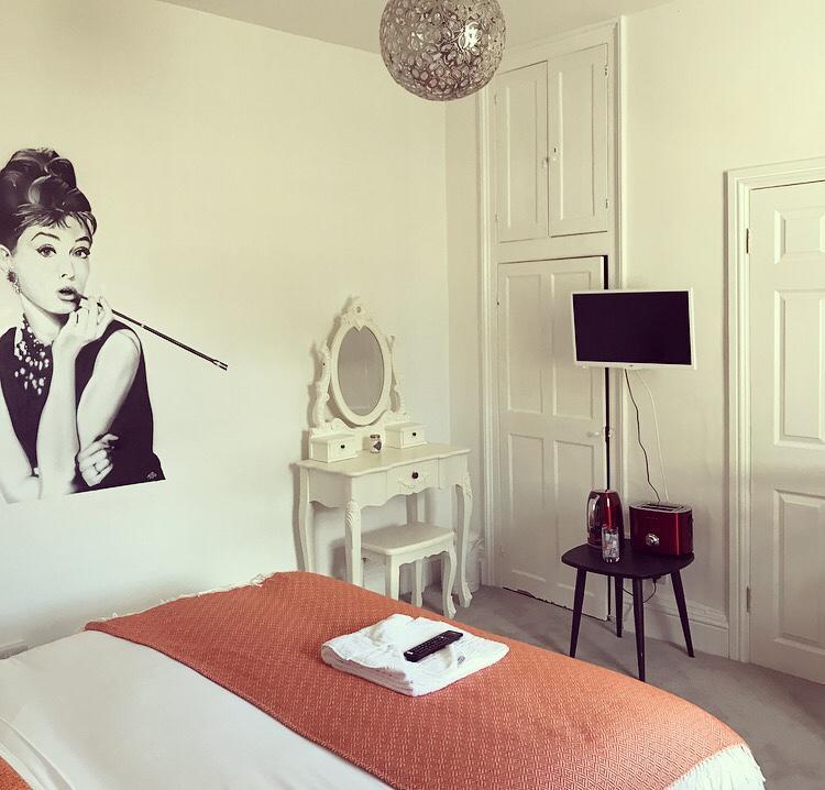 Wansford Country Lounge B&B Extérieur photo